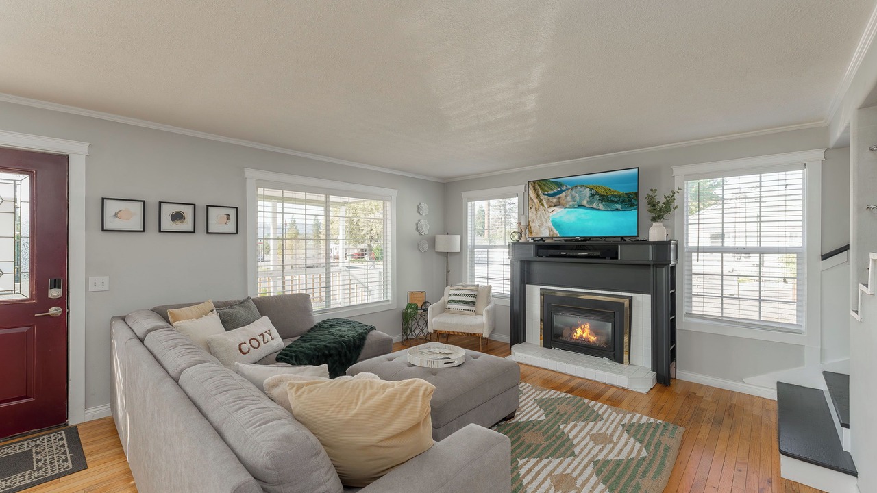 Photo of Livingroom in Roseburg