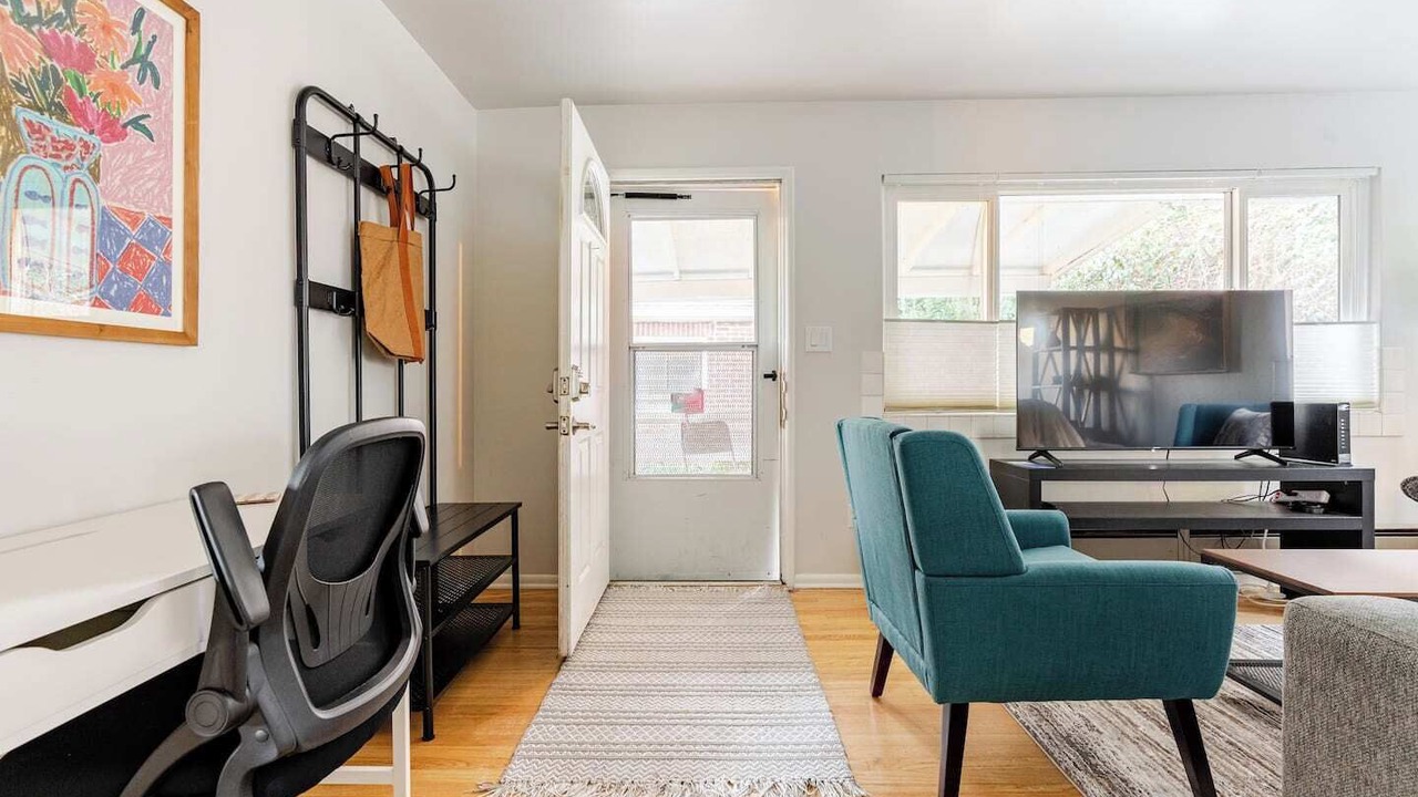 Photo of Livingroom in University District