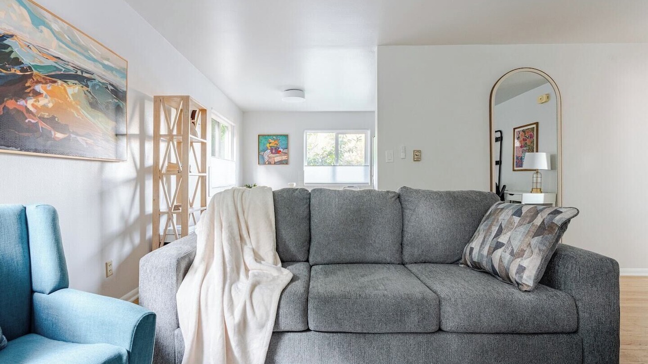 Photo of Livingroom in University District