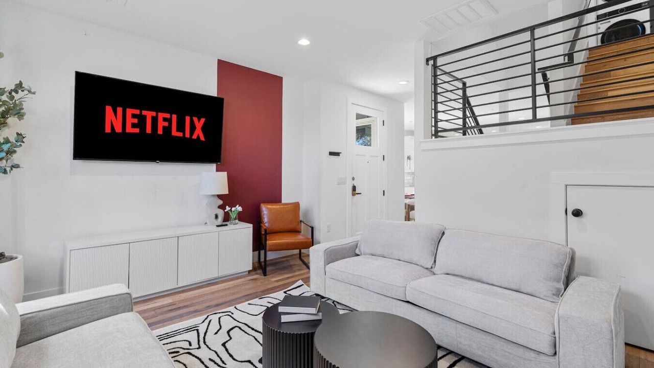 Photo of Livingroom in University Hills and Windsor Park