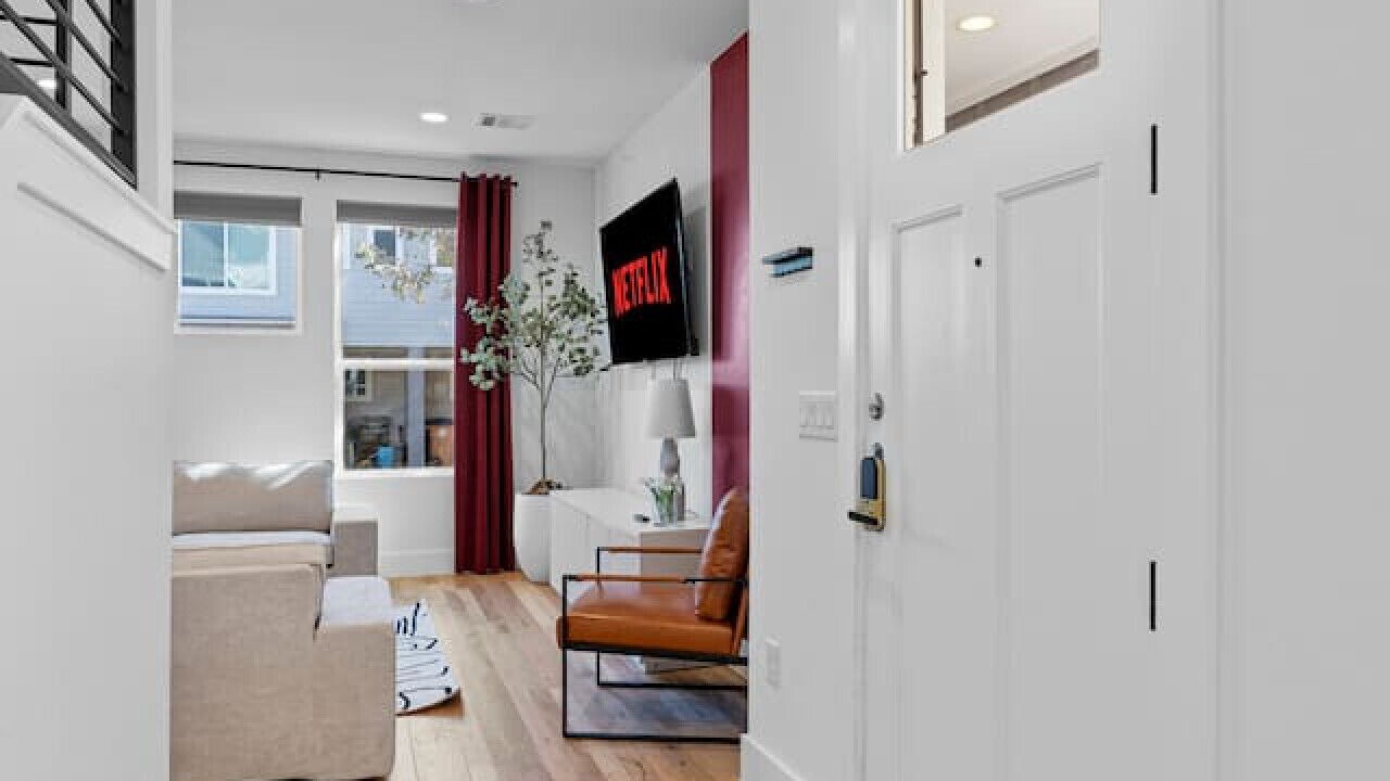 Photo of Livingroom in University Hills and Windsor Park