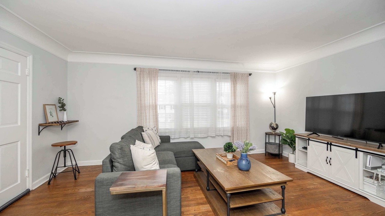 Photo of Bedroom in Roselawn Finance