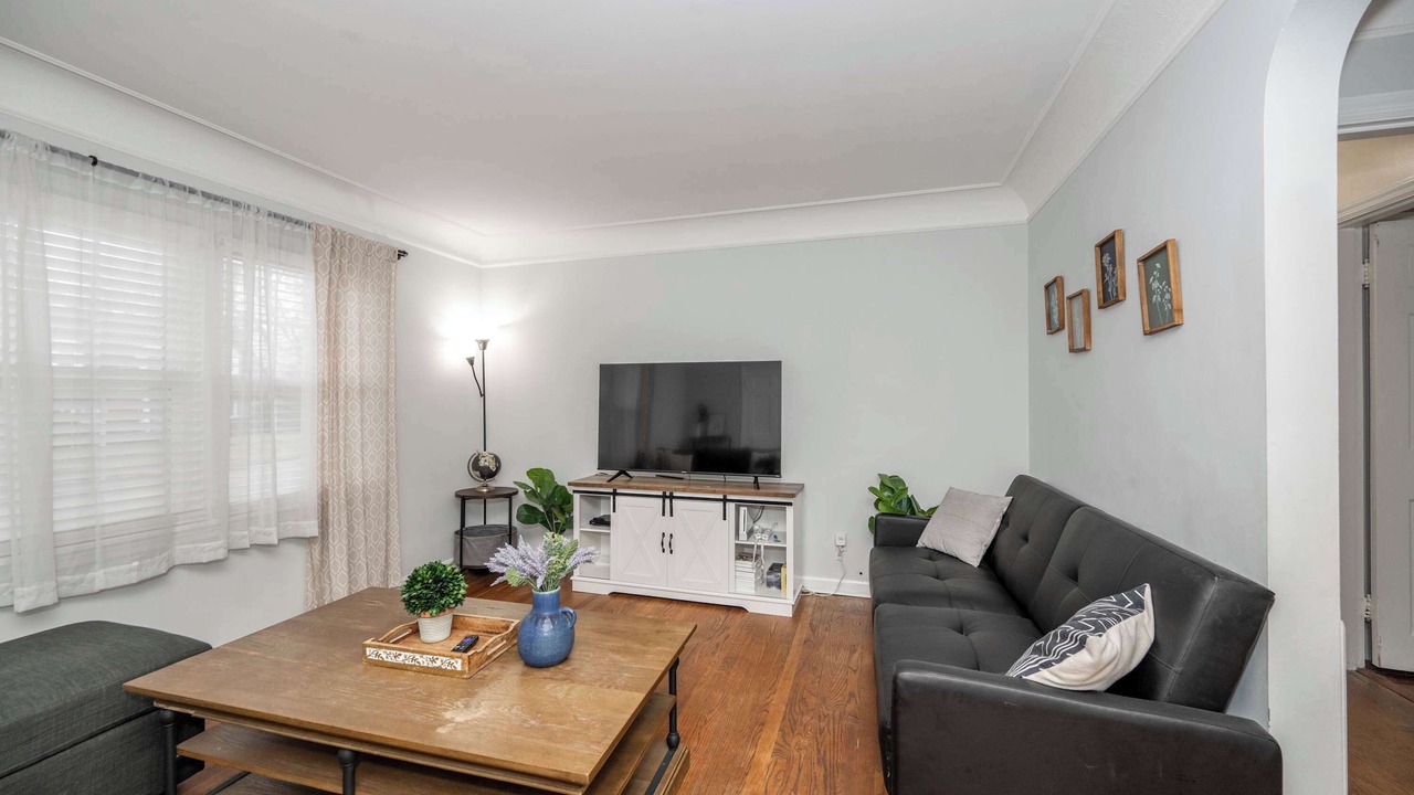 Photo of Bedroom in Roselawn Finance