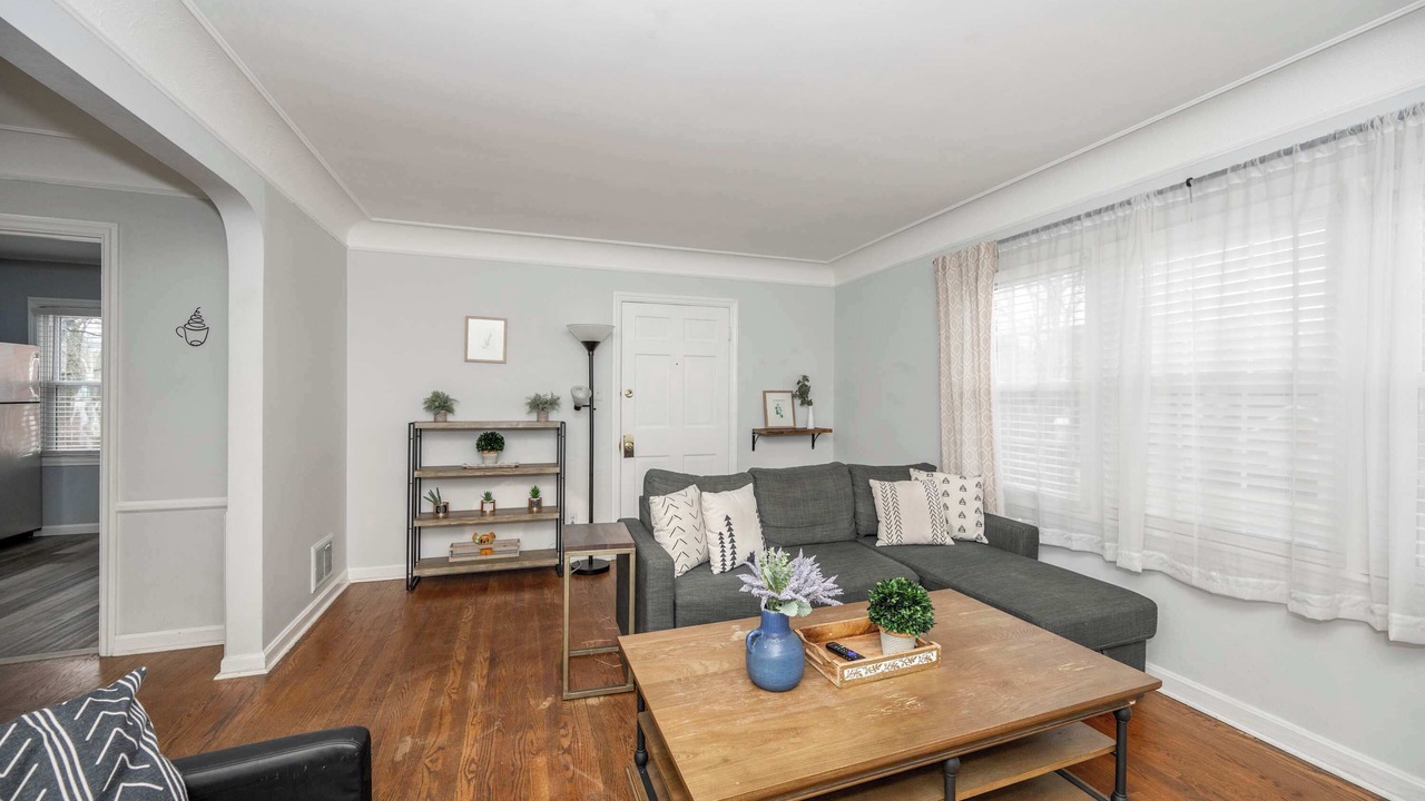 Photo of Bedroom in Roselawn Finance