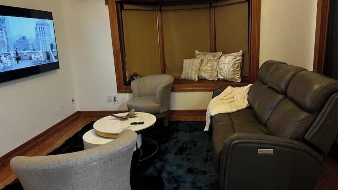 Photo of Livingroom in Far North Central