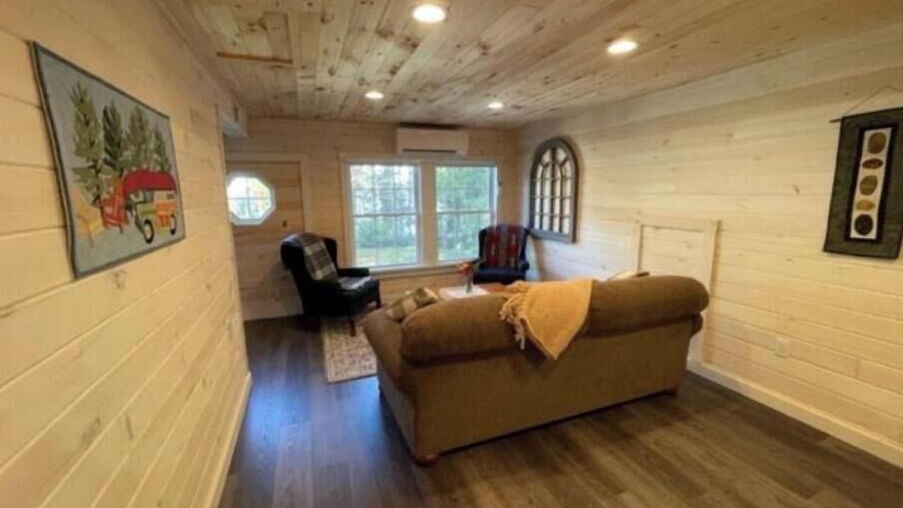 Photo of Livingroom in Surry