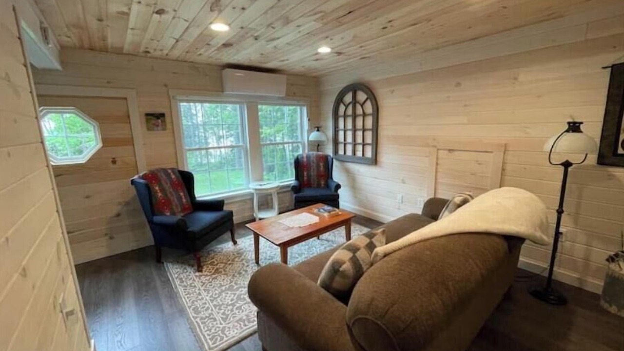 Photo of Livingroom in Surry