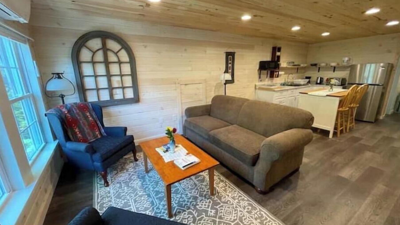 Photo of Livingroom in Surry