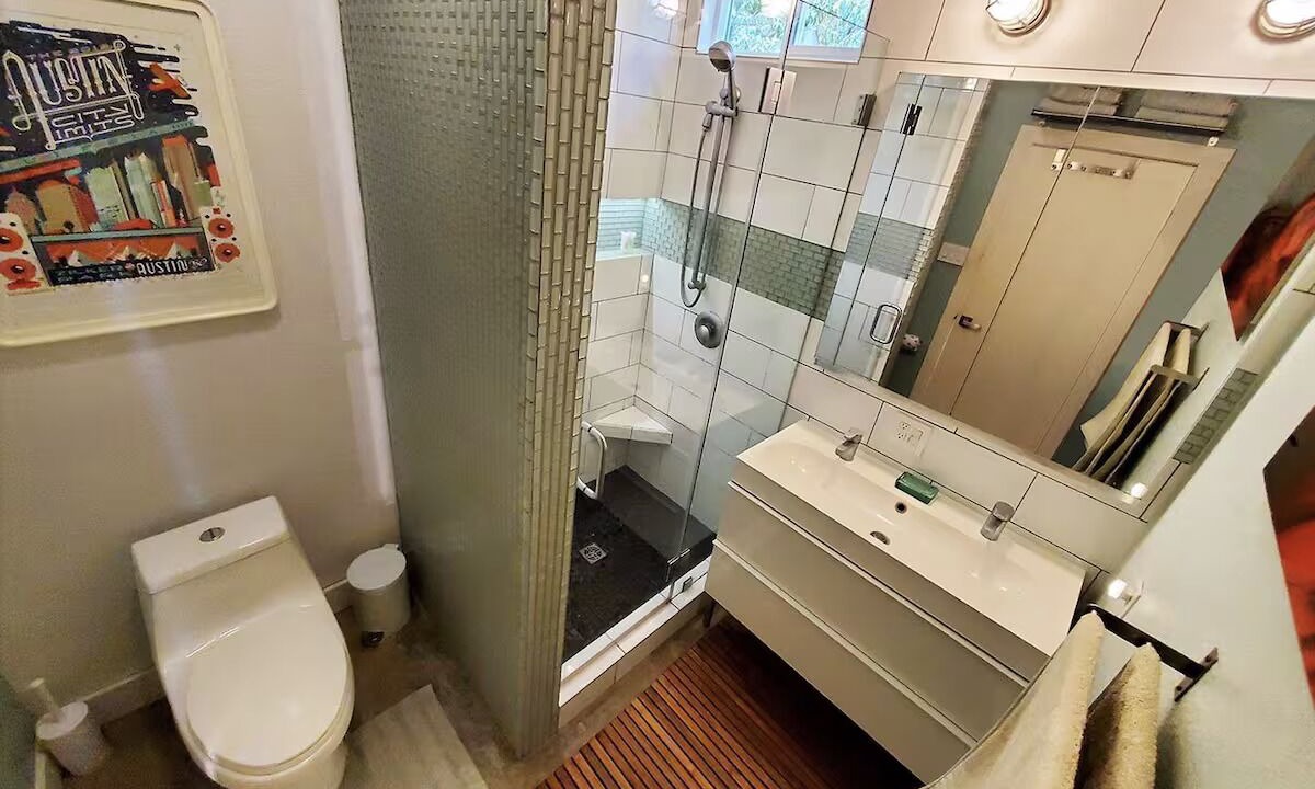 Photo of Bathroom in Blackshear-Prospect Hill
