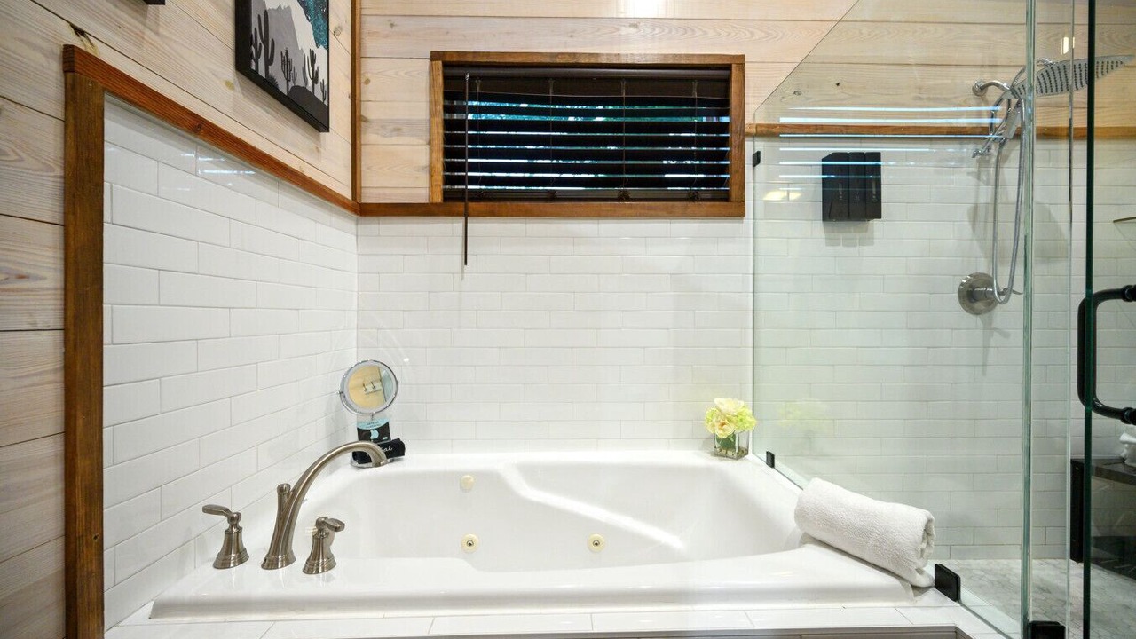 Photo of Bathroom in Broken Bow