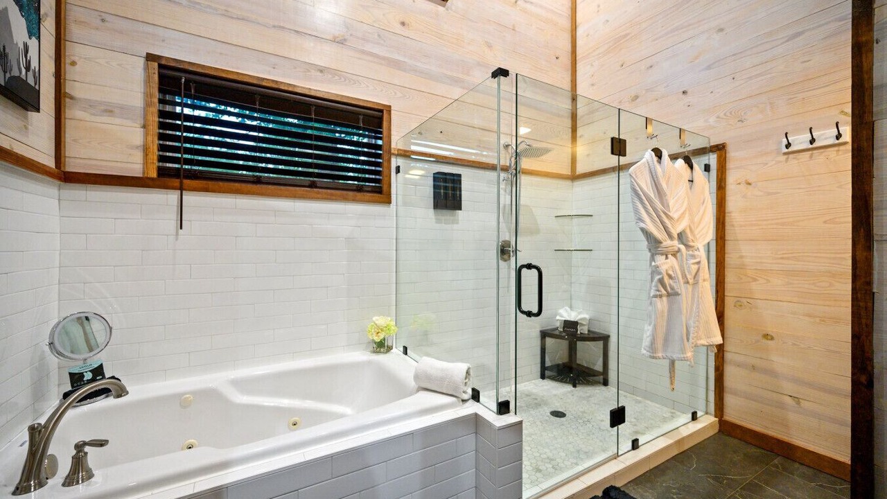 Photo of Bathroom in Broken Bow