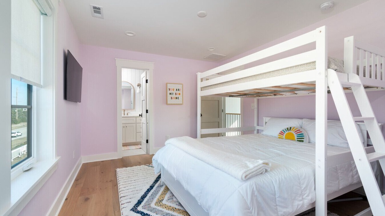 Photo of Bedroom in Pine Knoll Shores
