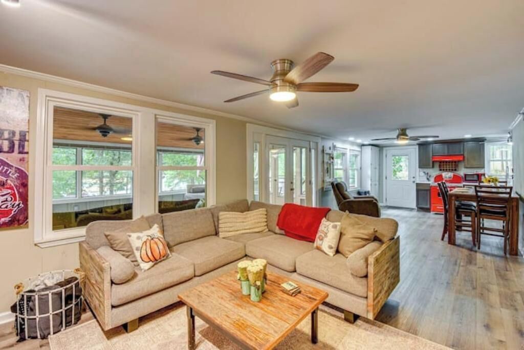 Photo of Livingroom in Reed Creek