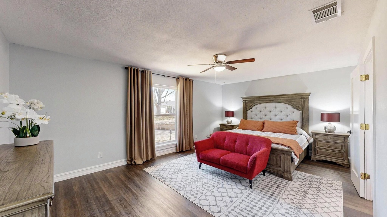 Photo of Bedroom in Southwest Arlington