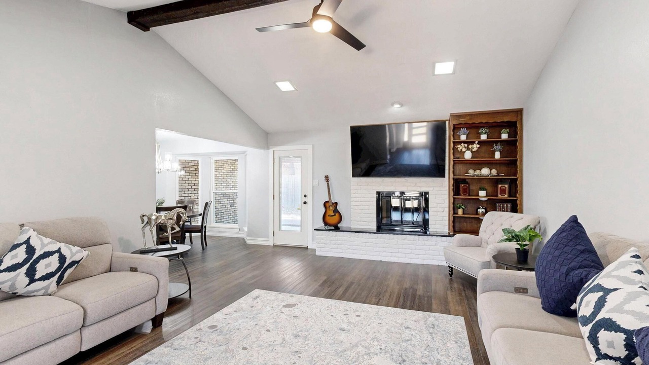 Photo of Livingroom in Southwest Arlington