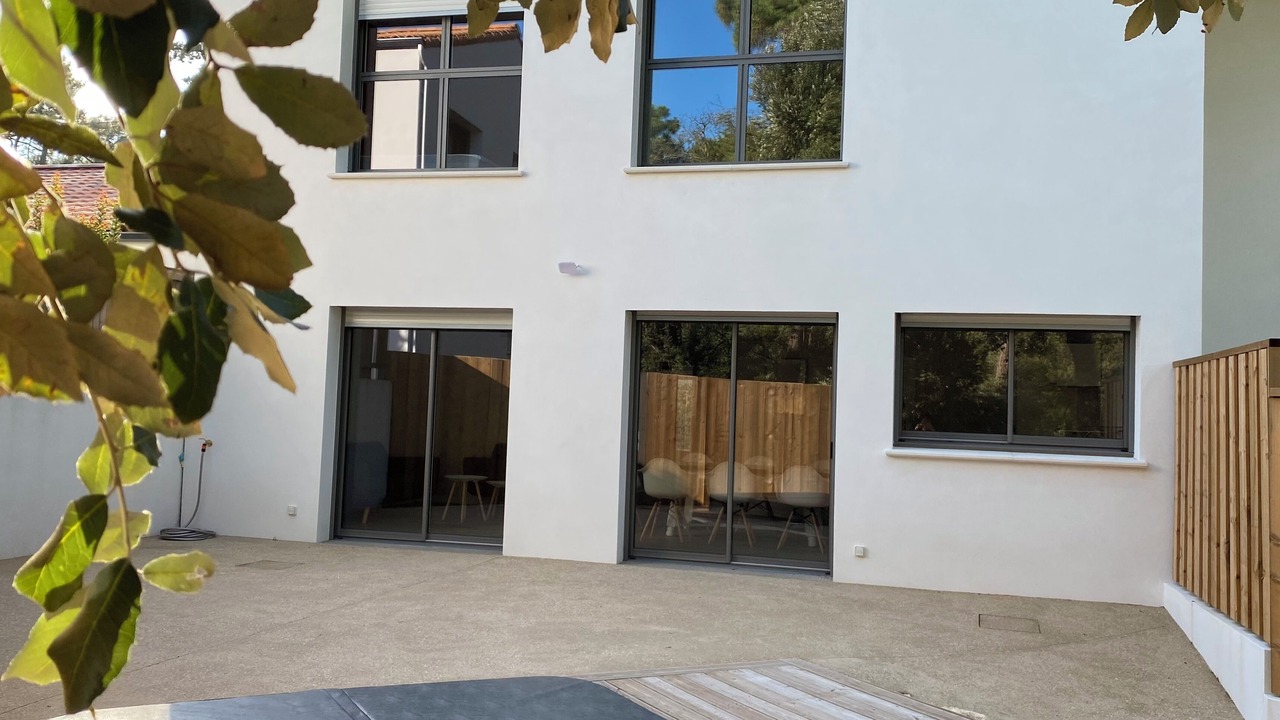 Photo of Patio Balcony in Saint-Vincent-sur-Jard