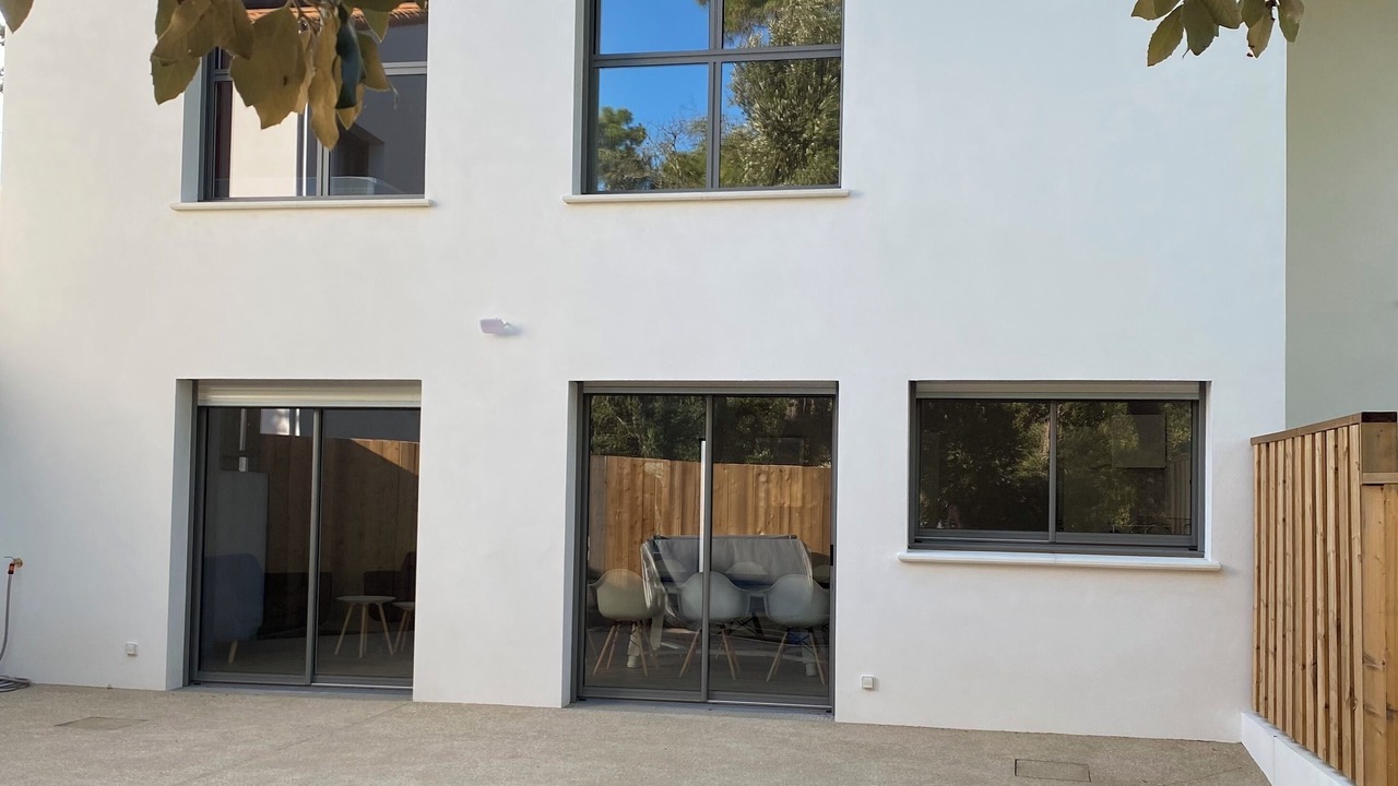 Photo of Patio Balcony in Saint-Vincent-sur-Jard
