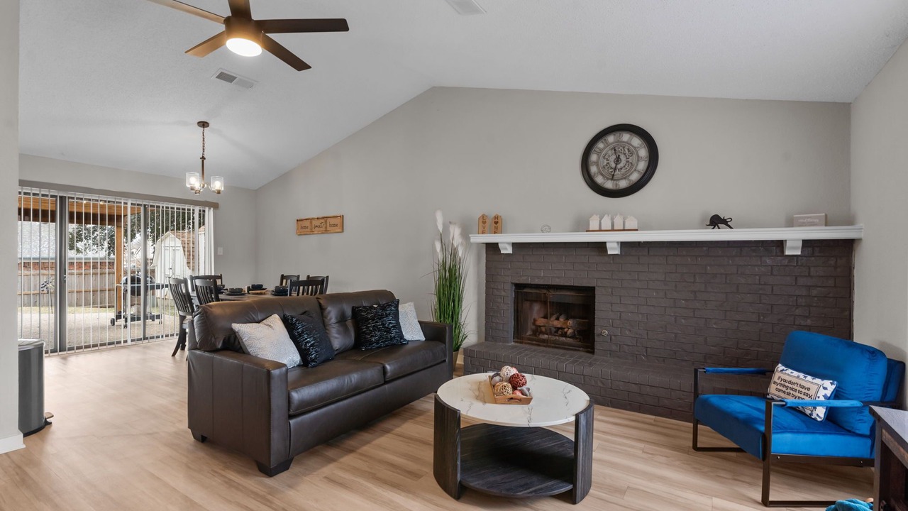 Photo of Livingroom in Flower Mound