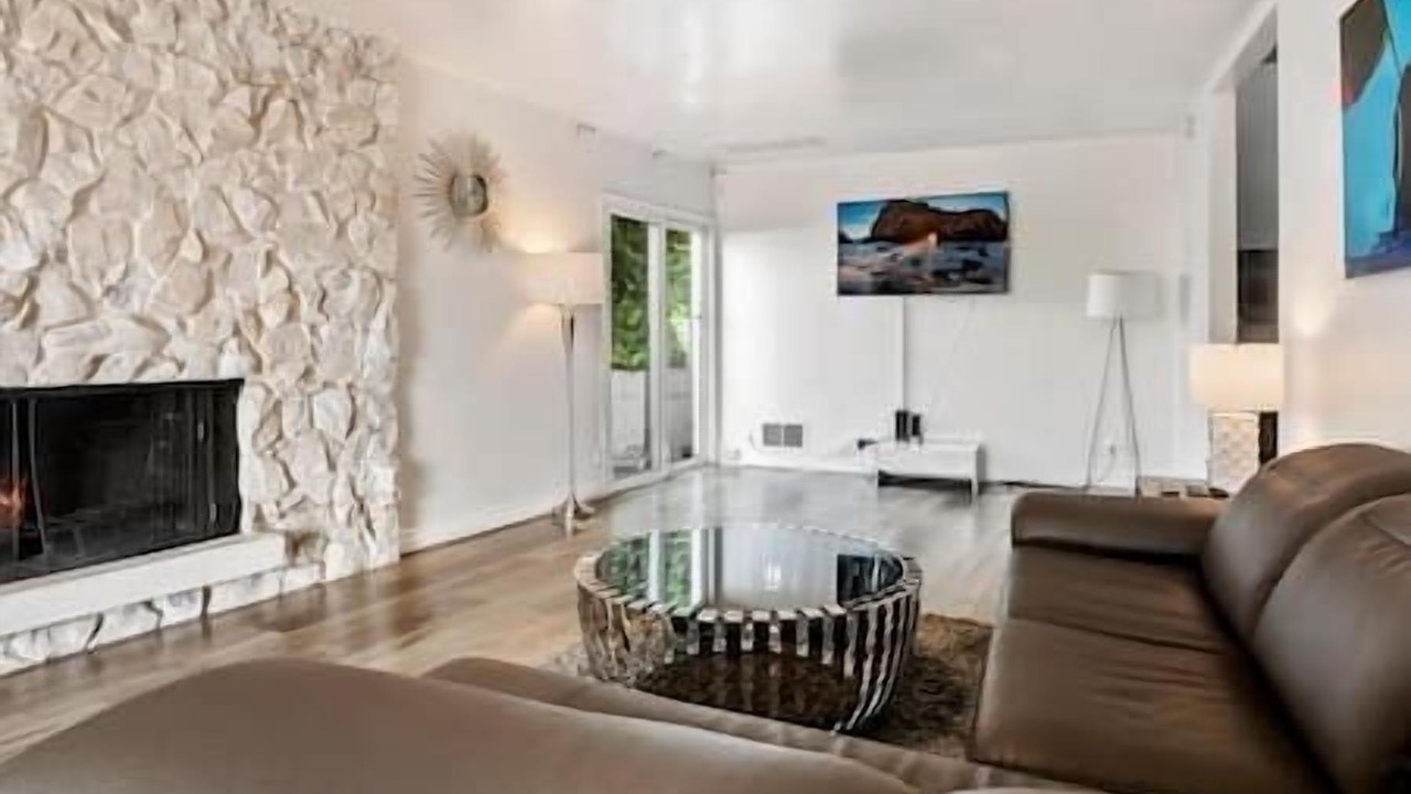 Photo of Livingroom in Sherman Oaks