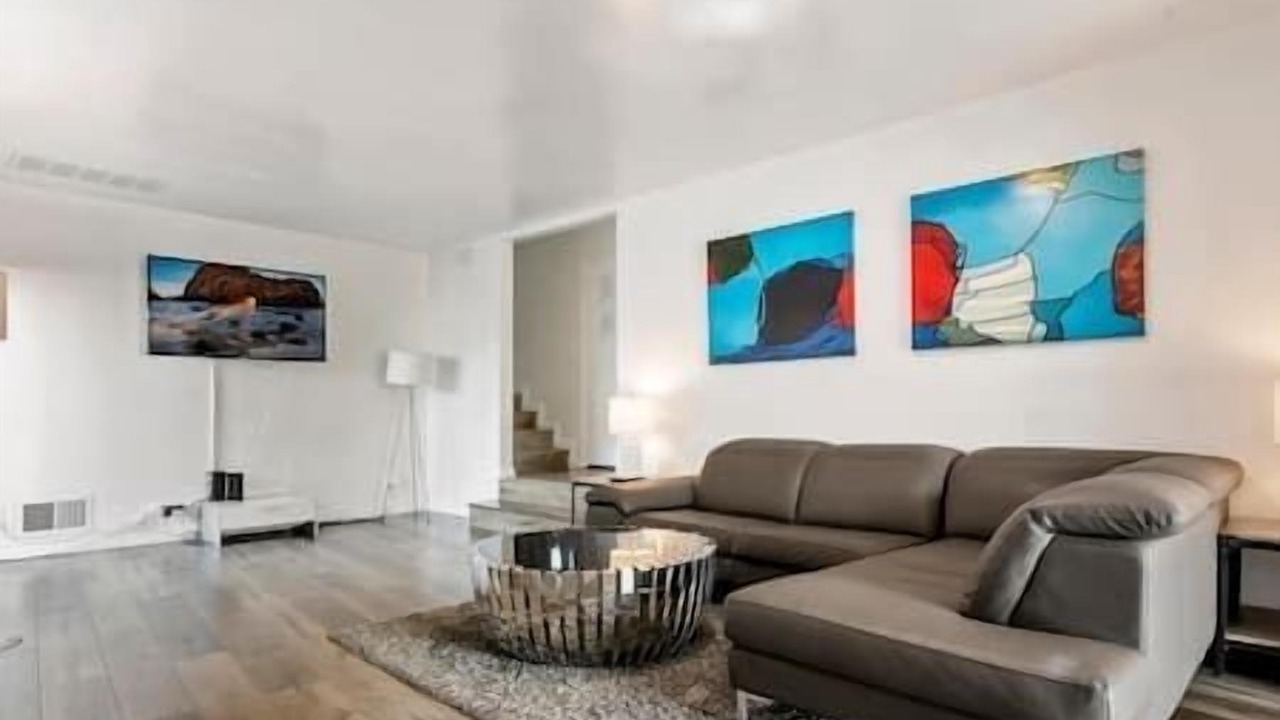 Photo of Livingroom in Sherman Oaks