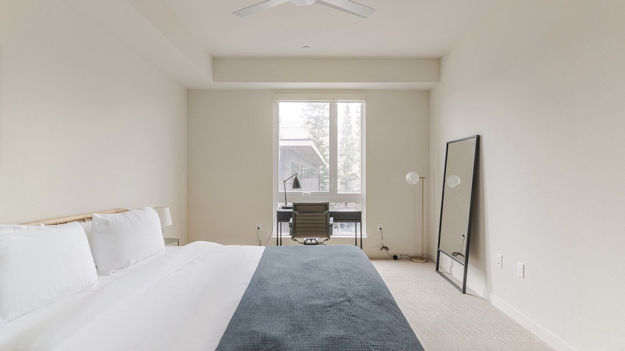 Photo of Bedroom in Piedmont Avenue