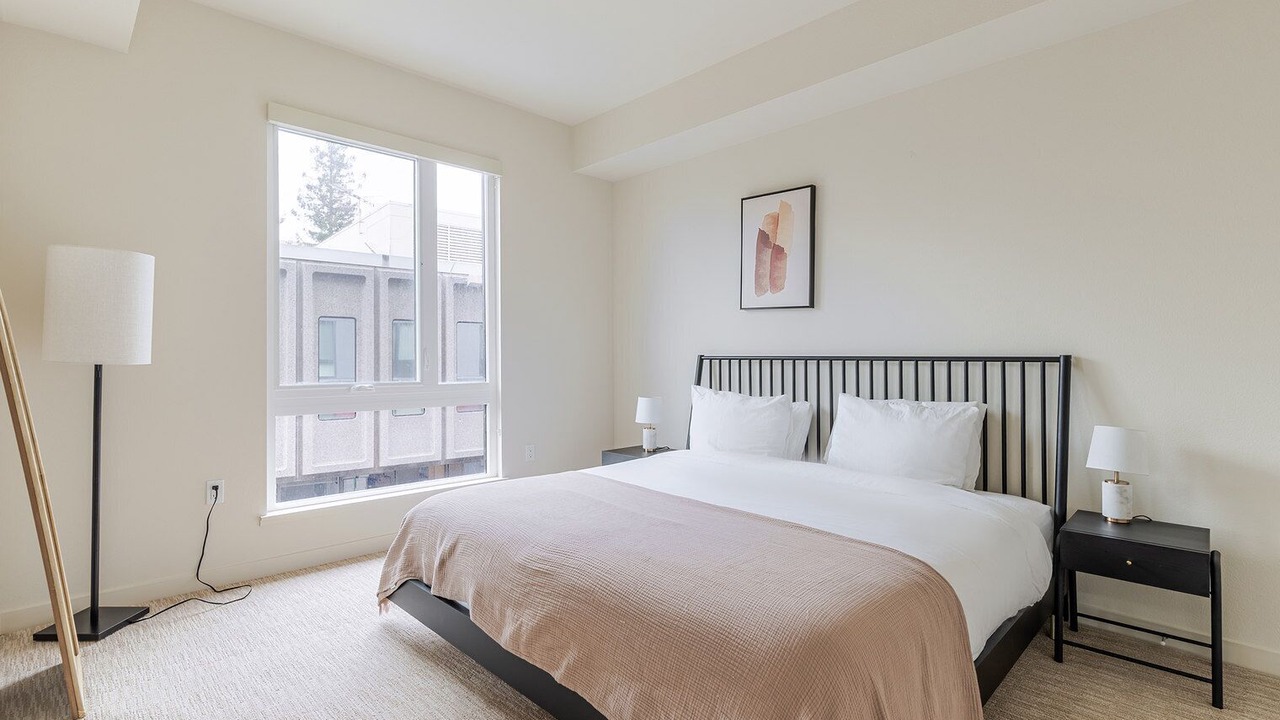 Photo of Bedroom in Piedmont Avenue