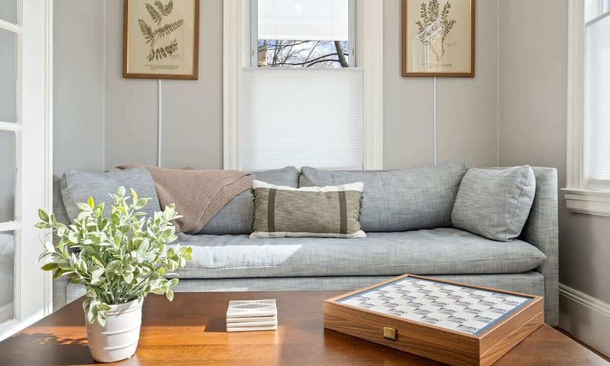 Photo of Livingroom in Deering Center