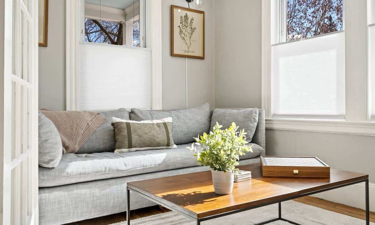 Photo of Livingroom in Deering Center