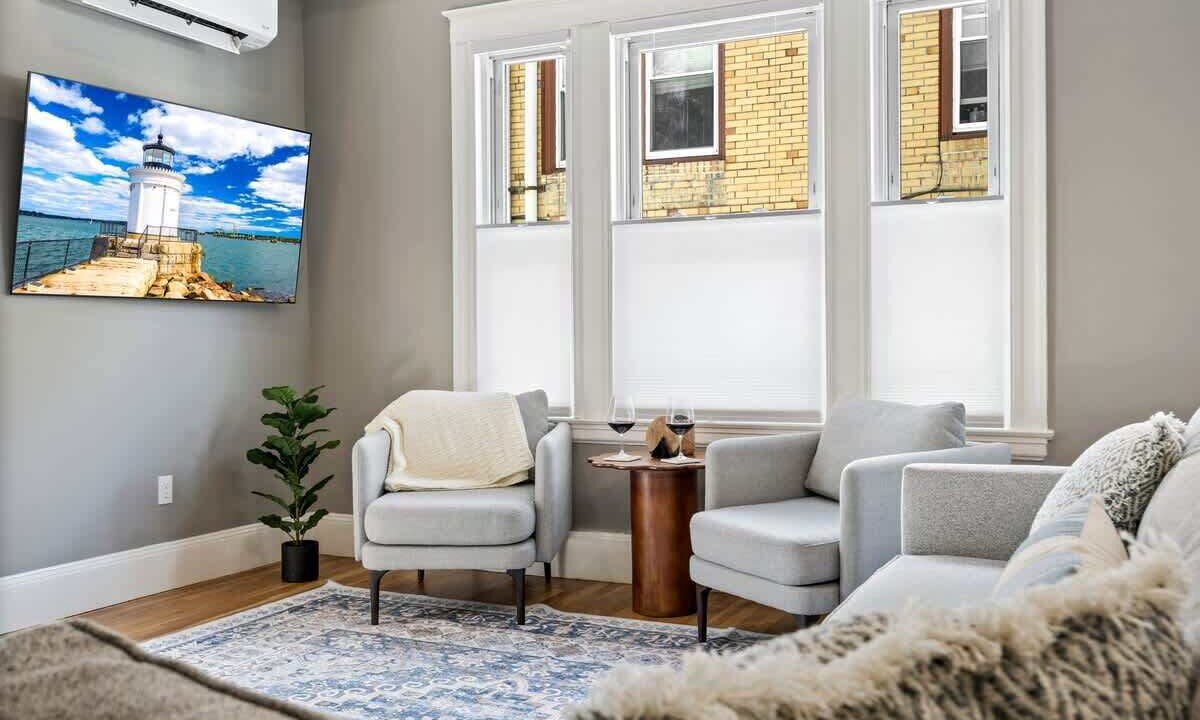 Photo of Livingroom in Deering Center