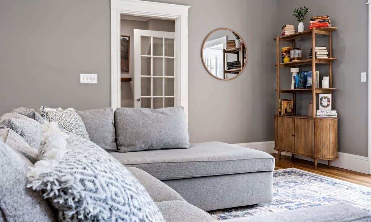 Photo of Livingroom in Deering Center