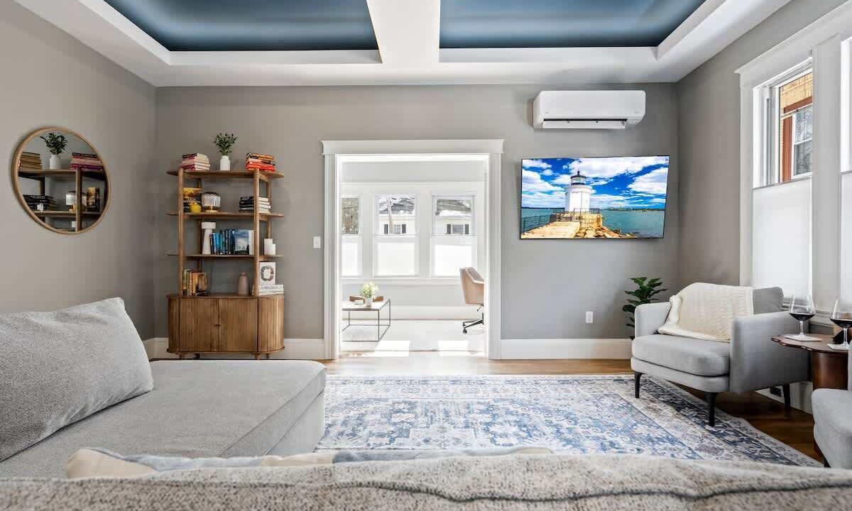 Photo of Livingroom in Deering Center