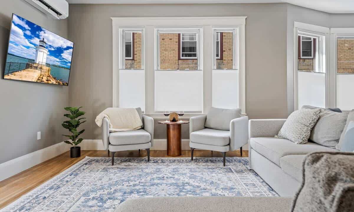 Photo of Livingroom in Deering Center