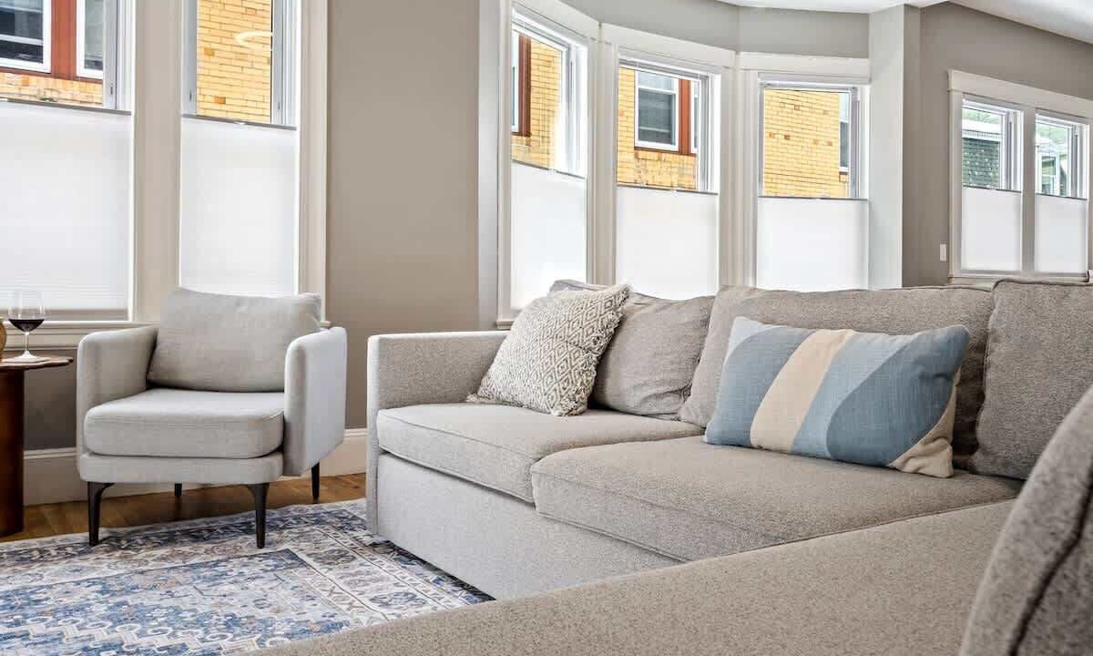 Photo of Livingroom in Deering Center