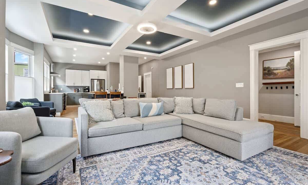 Photo of Livingroom in Deering Center