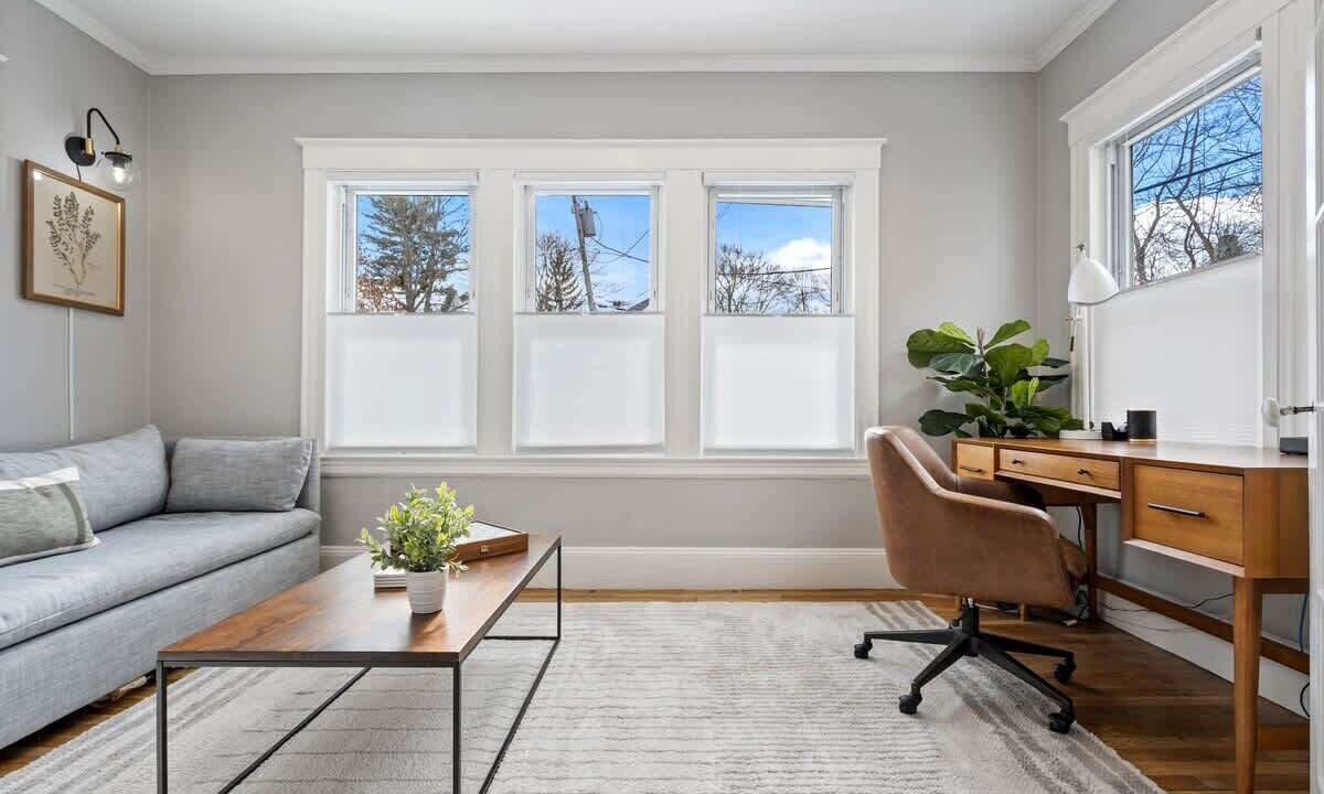 Photo of Livingroom in Deering Center