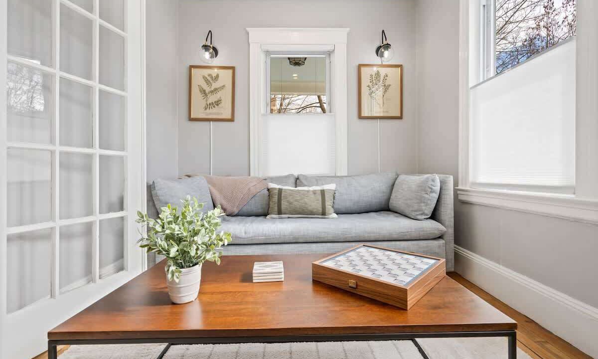 Photo of Livingroom in Deering Center