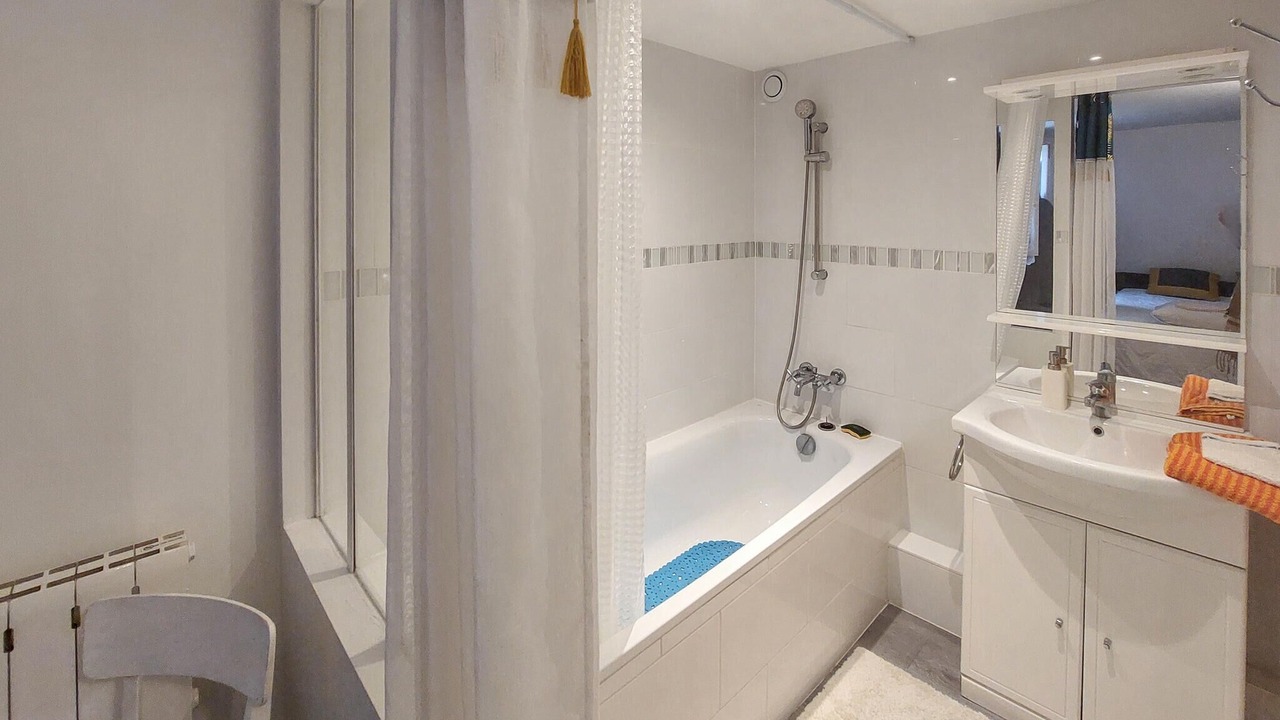 Photo of Bathroom in Blere
