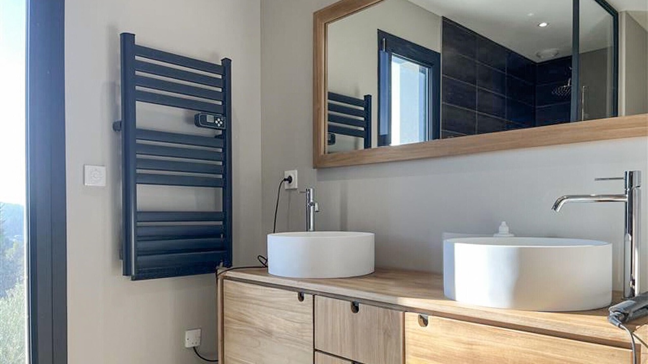 Photo of Bathroom in Valaurie