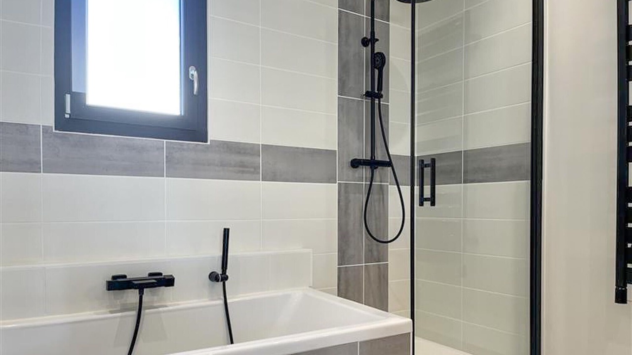 Photo of Bathroom in Valaurie