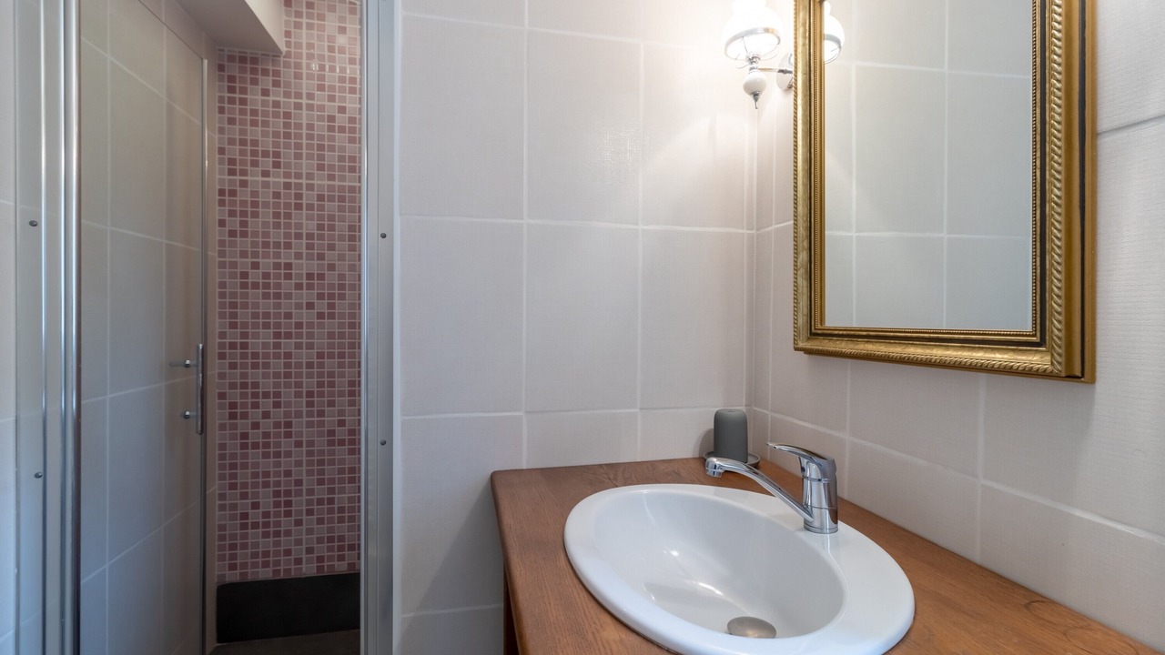 Photo of Bathroom in Saint-Cernin-de-lHerm