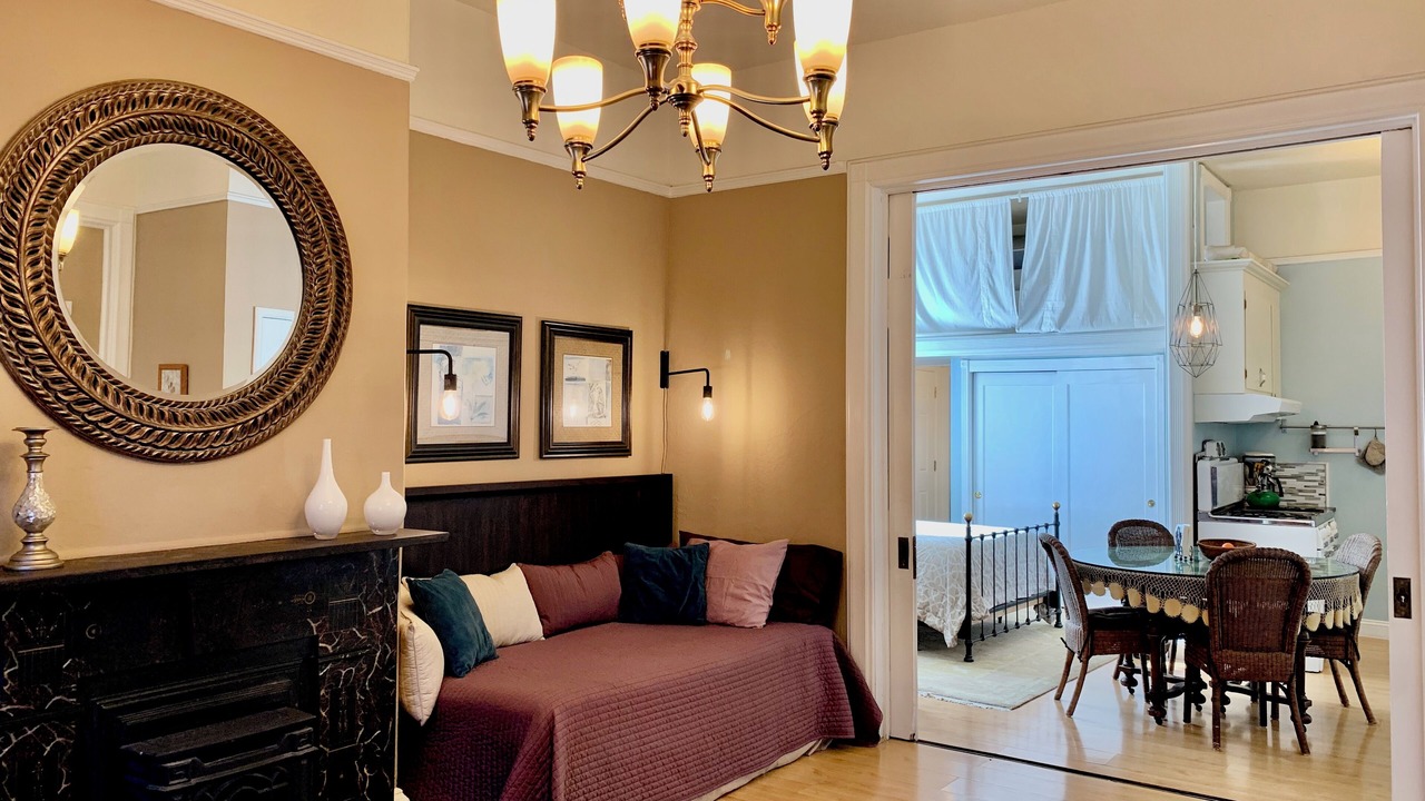 Photo of Livingroom in Southwest Berkeley