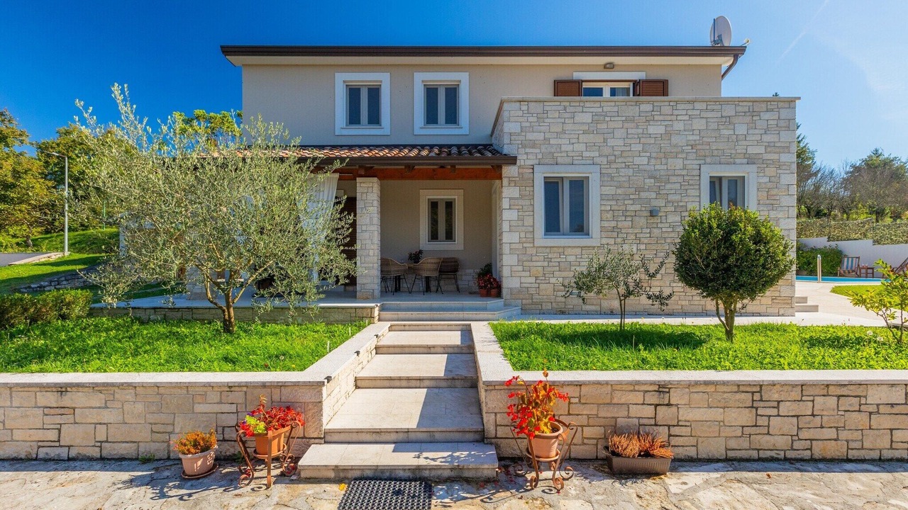 Photo of Outdoor in Beram