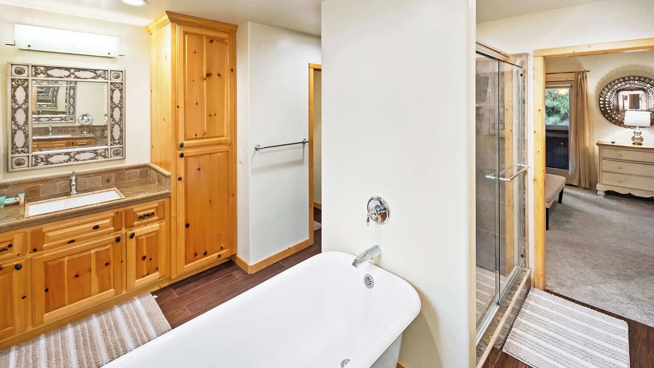 Photo of Bathroom in Summit Estates