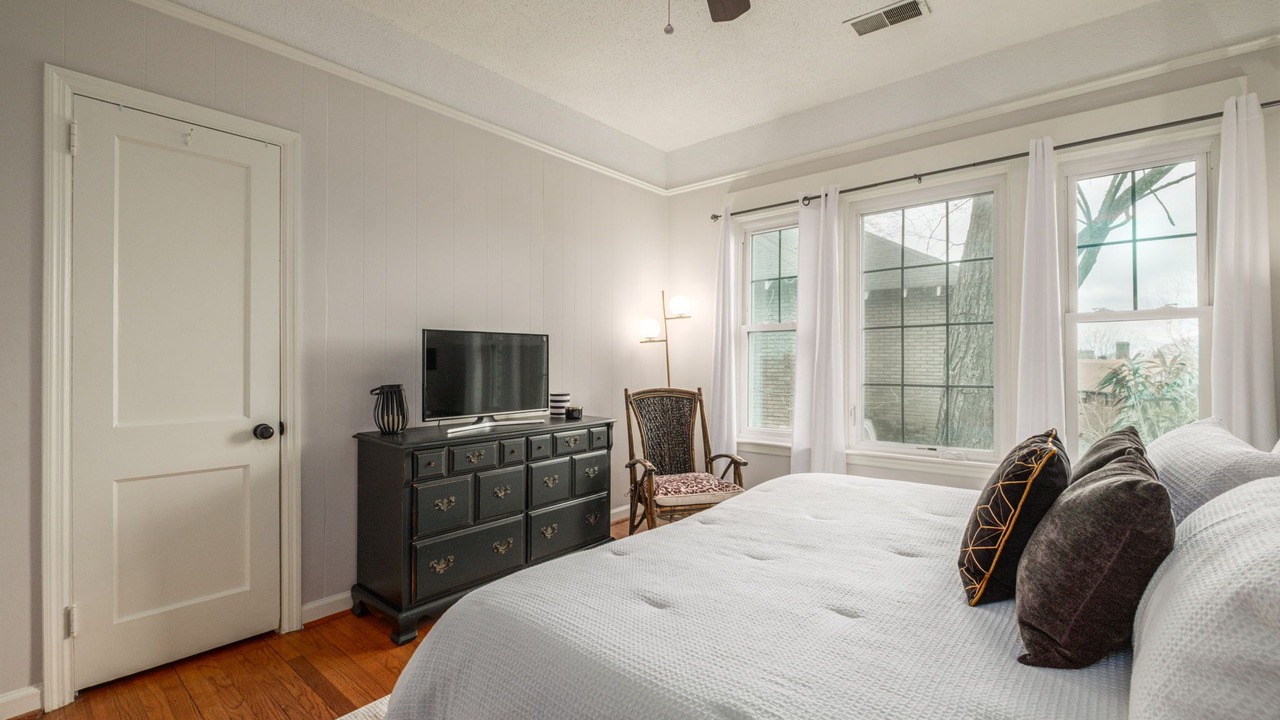 Photo of Bedroom in Crestline Heights