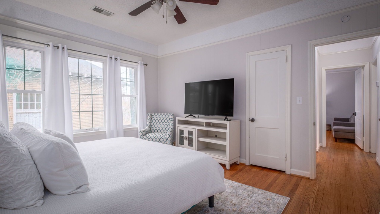 Photo of Bedroom in Crestline Heights