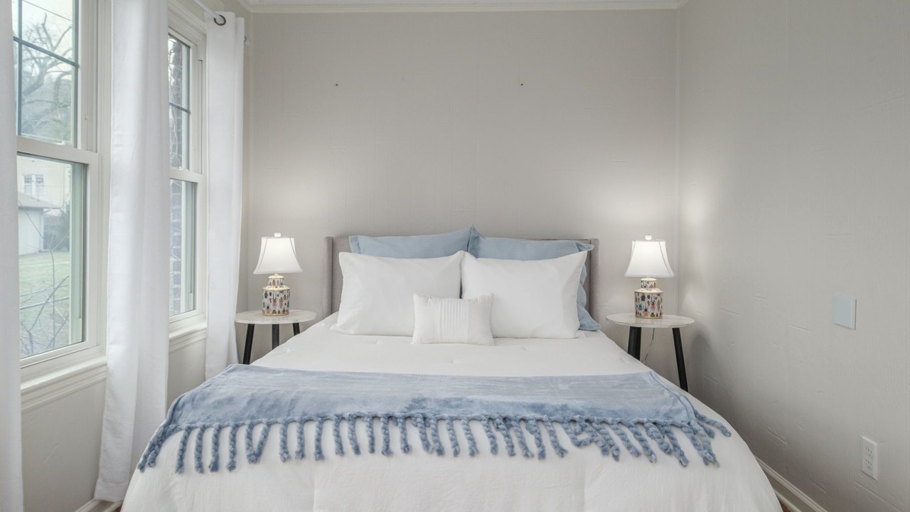 Photo of Bedroom in Crestline Heights