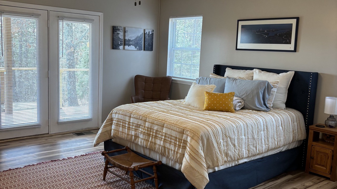 Photo of Bedroom in Lone Rock