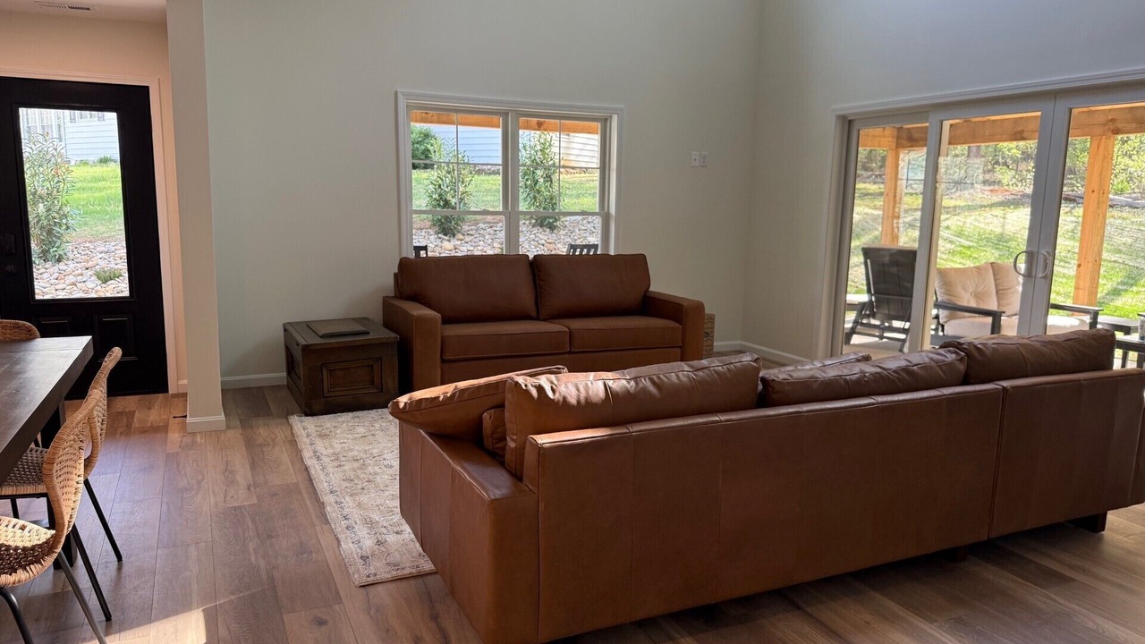 Photo of Livingroom in Andersonville