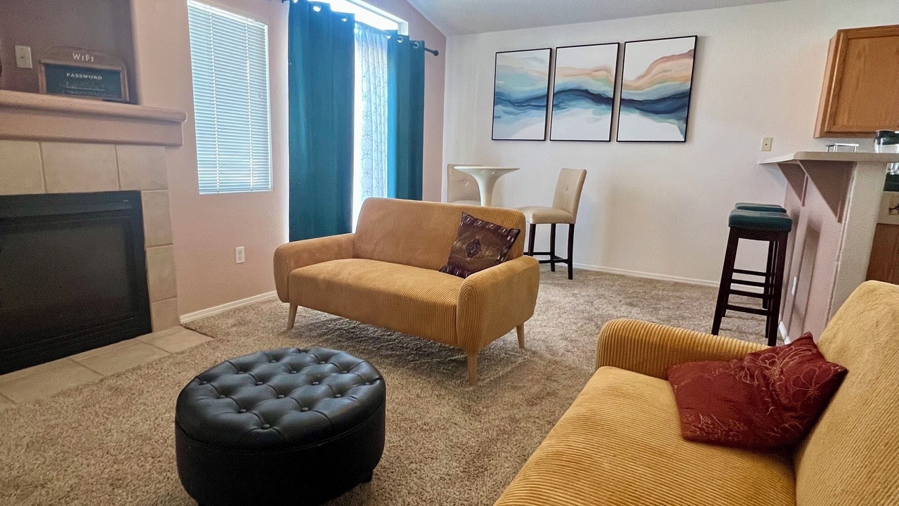 Photo of Livingroom in Skies West