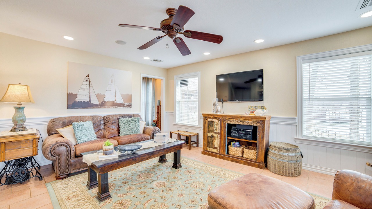 Photo of Livingroom in Enchanted Oaks